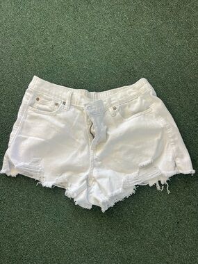 Aerie Women’s Medium White Distressed Denim Shorts cotton summer wear.